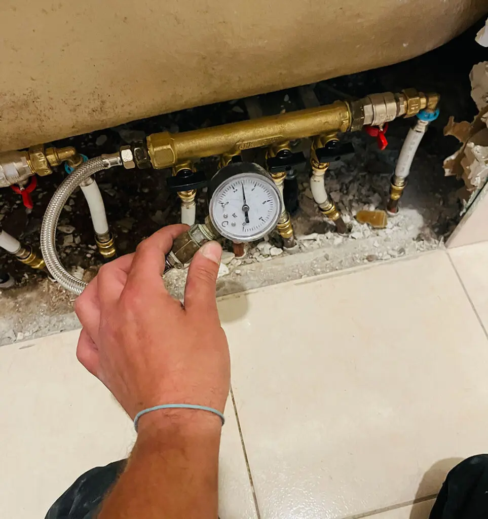 Agence M Com Marseille Plom Air Concept Carnoux en Provence Plombier reparation pompe eau